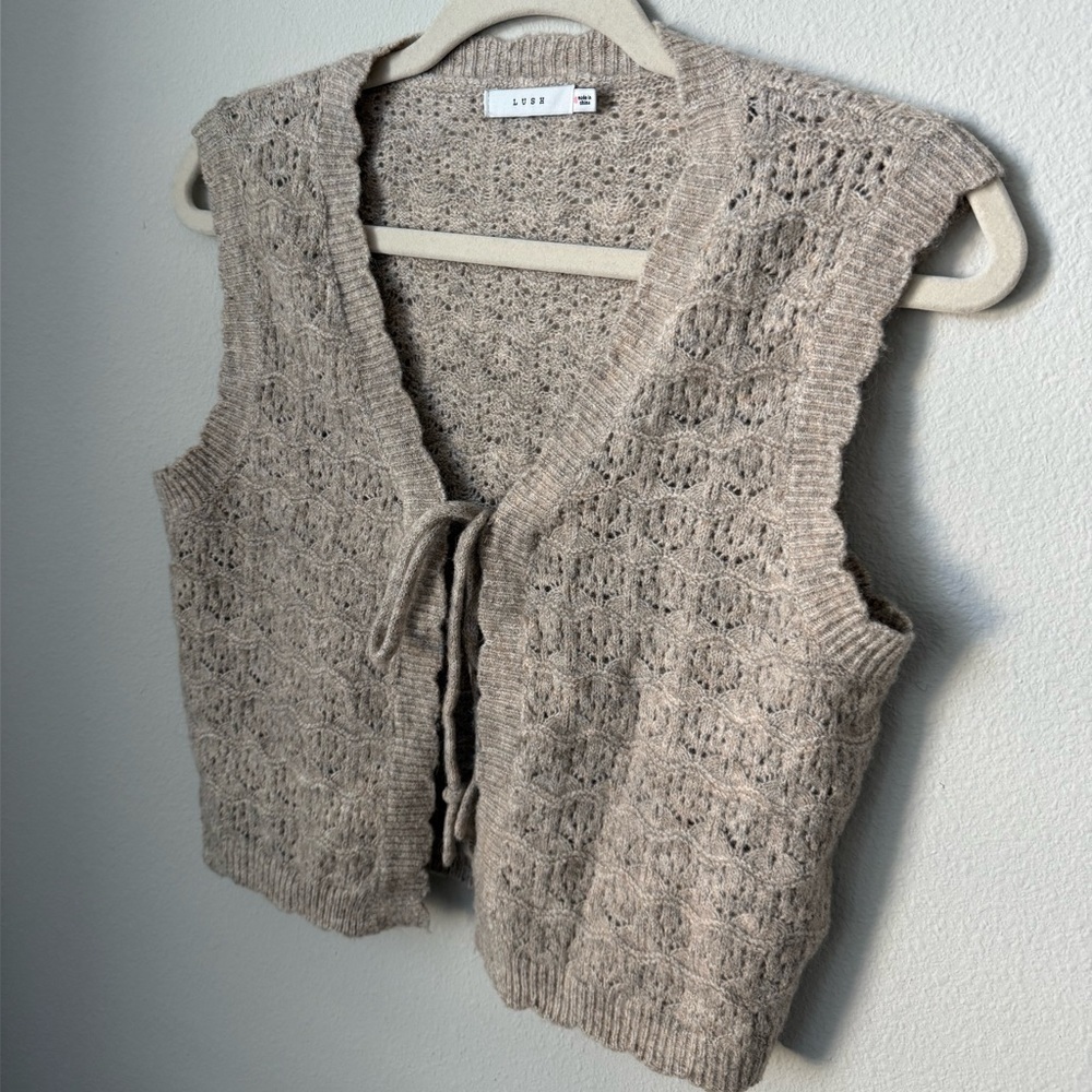 Lush Sweetheart Neck Taupe Knit Cardigan Vest - Picture 7 of 8